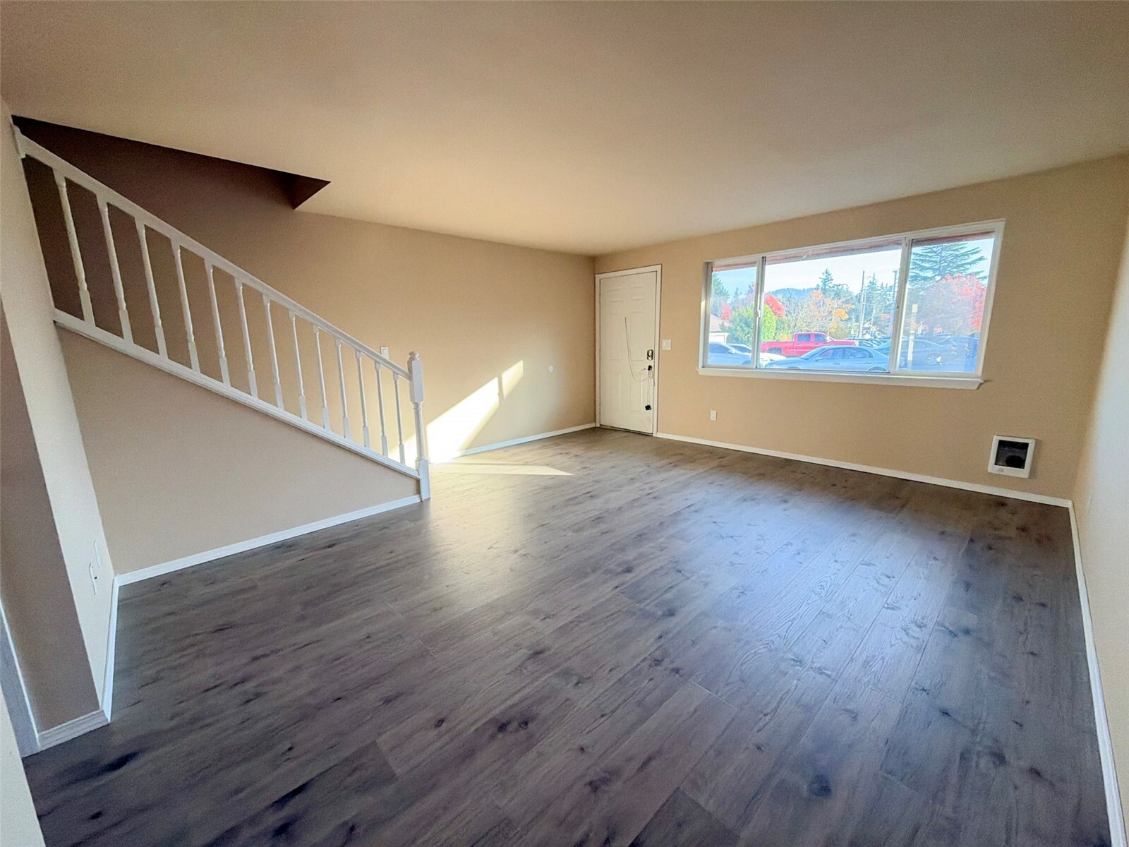 1529 E Division Street 13 Property Photo 5