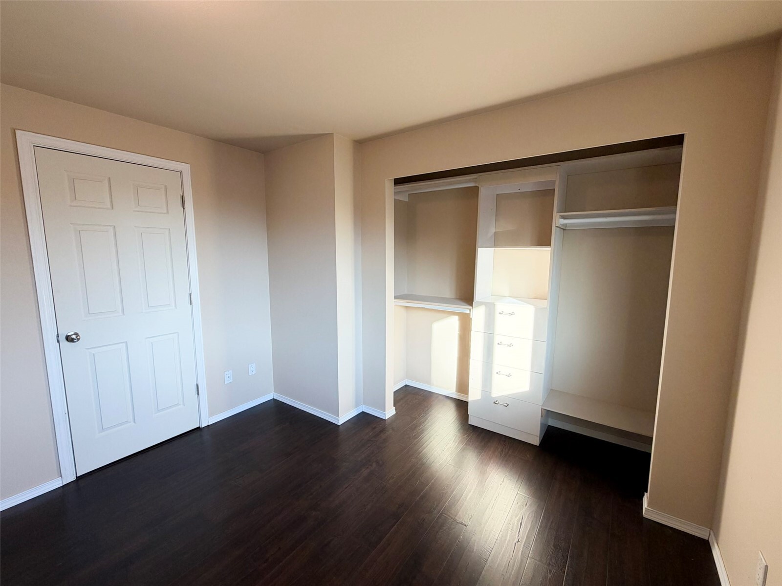 1529 E Division Street 13 Property Photo 14