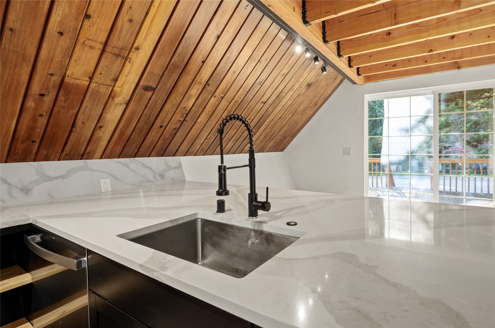 1407 Shuksan Drive Property Photo 11