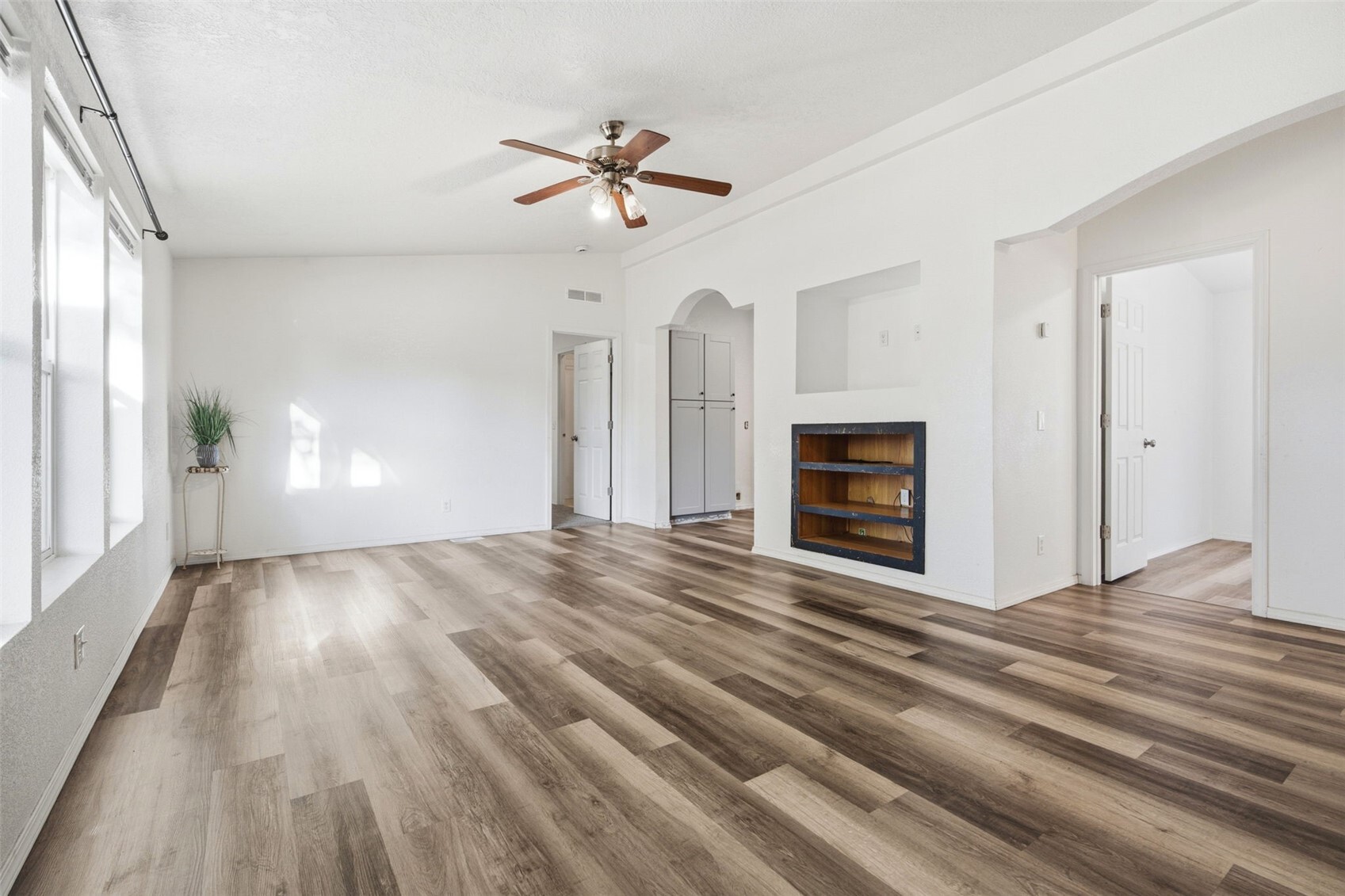 320 S 2nd Street Property Photo 6