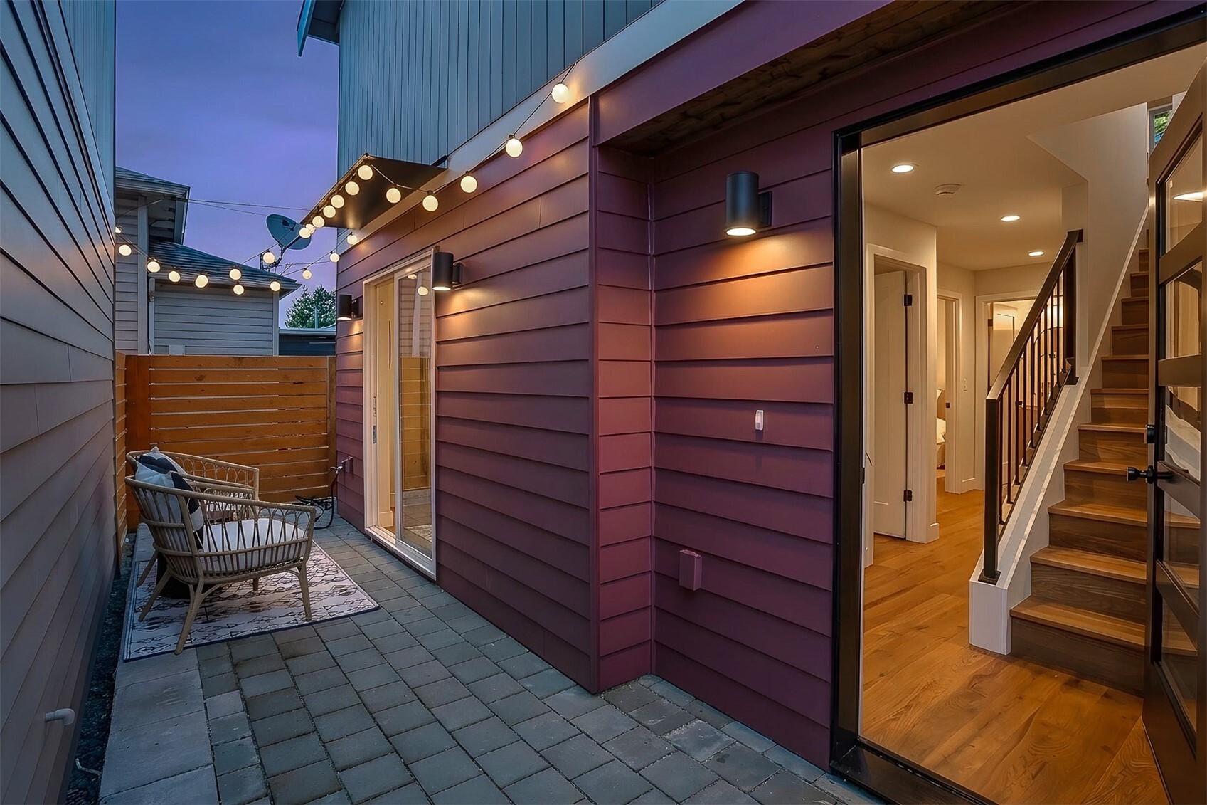 2412 Queen Ann Avenue Property Photo 1