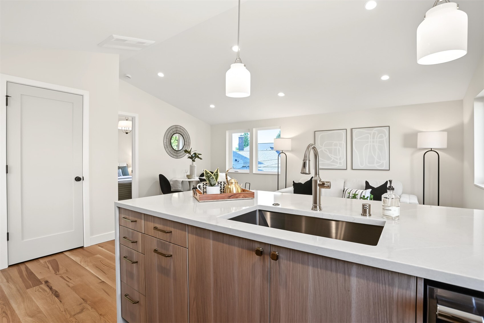 2412 Queen Ann Avenue Property Photo 10