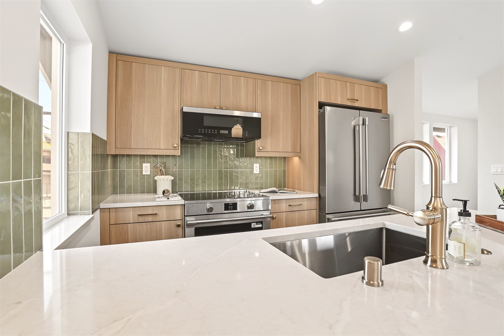 2412 Queen Ann Avenue Property Photo 11