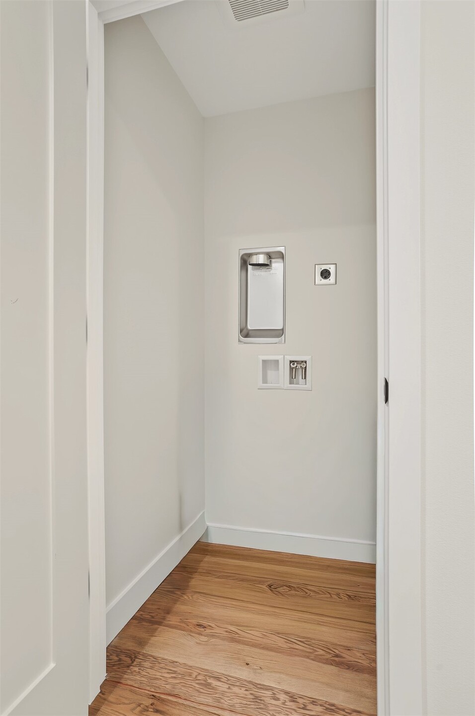 2412 Queen Ann Avenue Property Photo 24