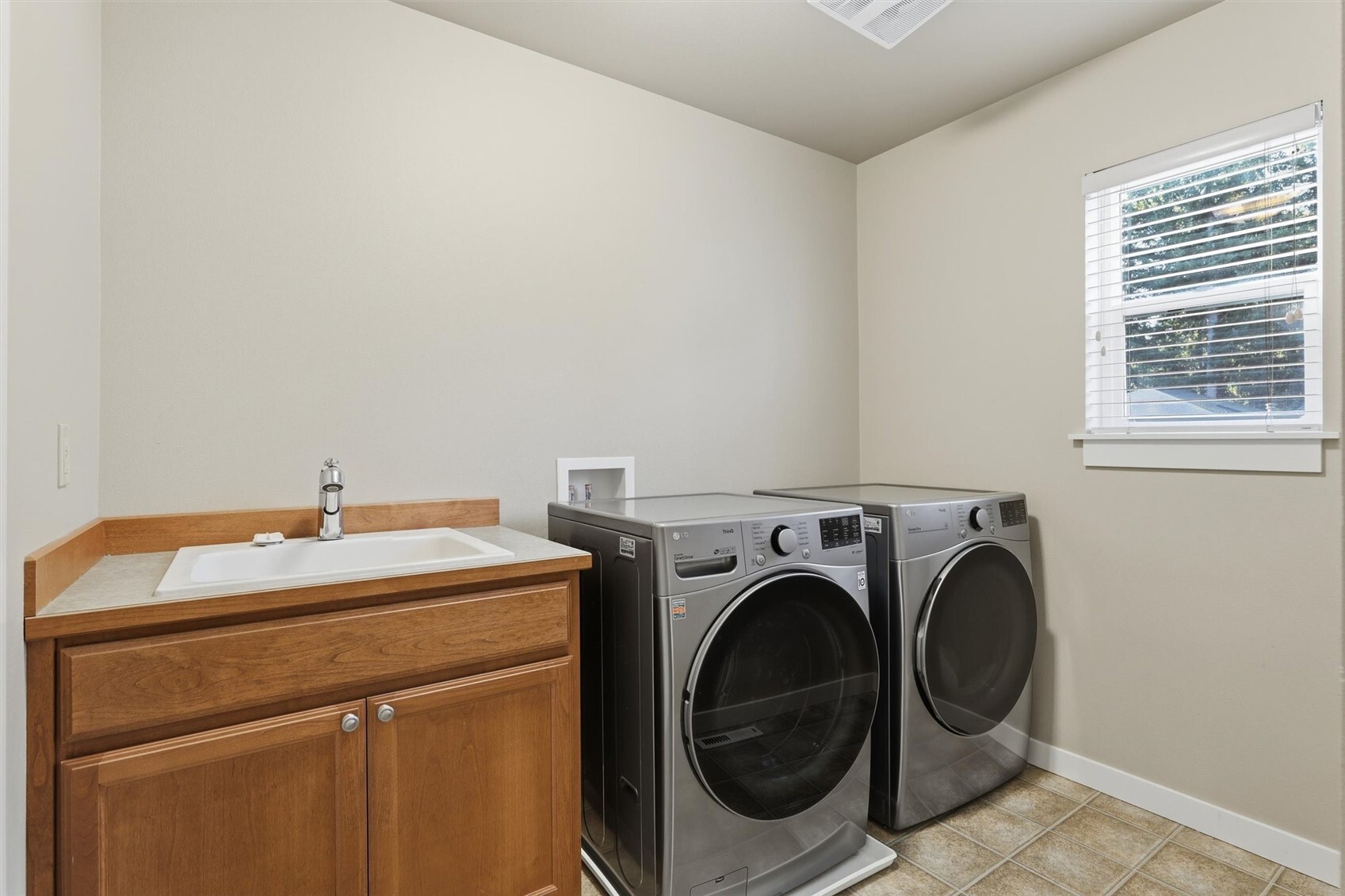 4566 Finch Street Property Photo 26