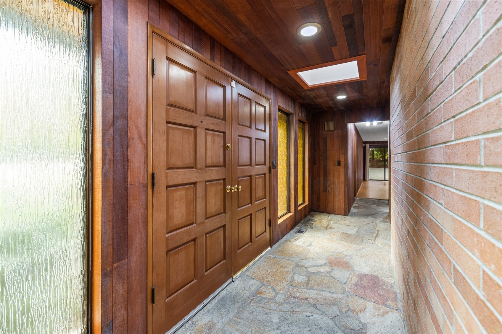 521 Shoshone Drive Property Photo 5