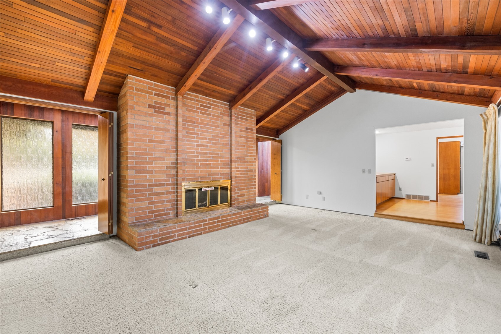521 Shoshone Drive Property Photo 7
