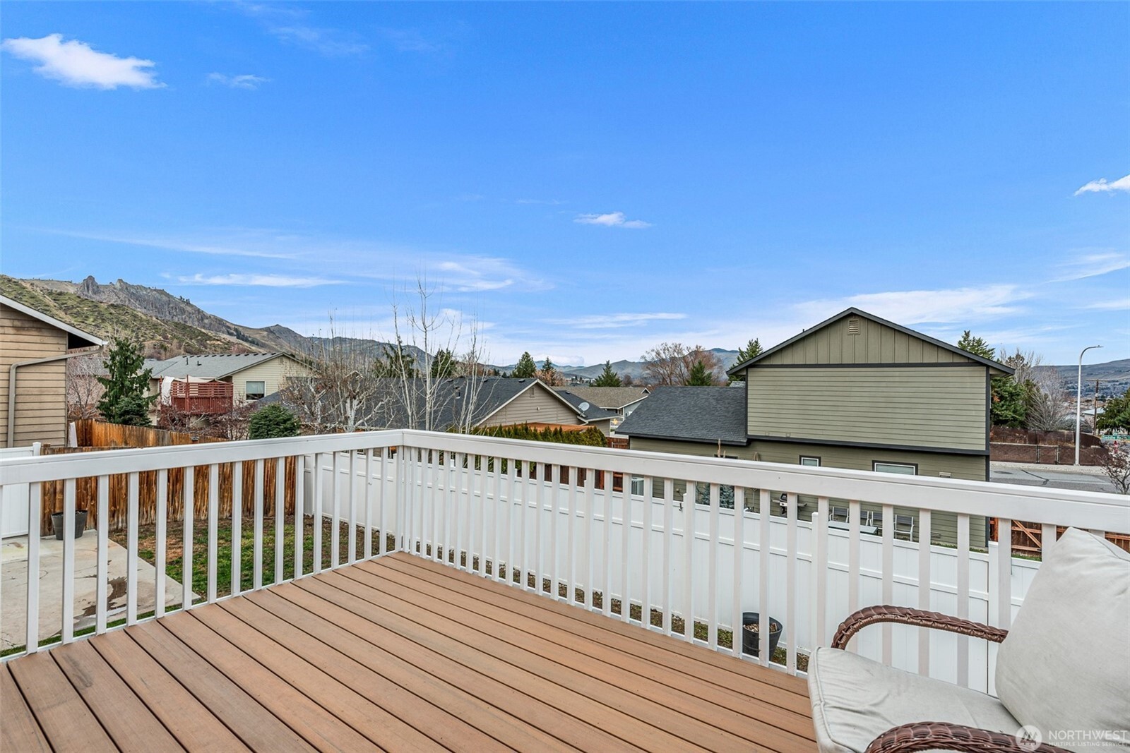 576 Saddle Rock Loop Property Photo 6