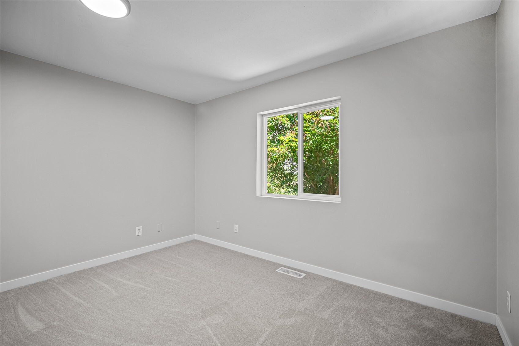 1216 E Clearbrook Drive Property Photo 23