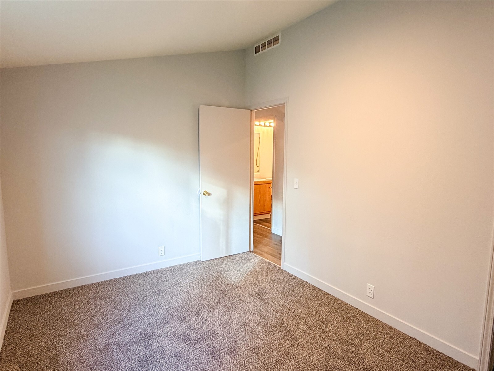 611 Cedar Avenue 21 Property Photo 16