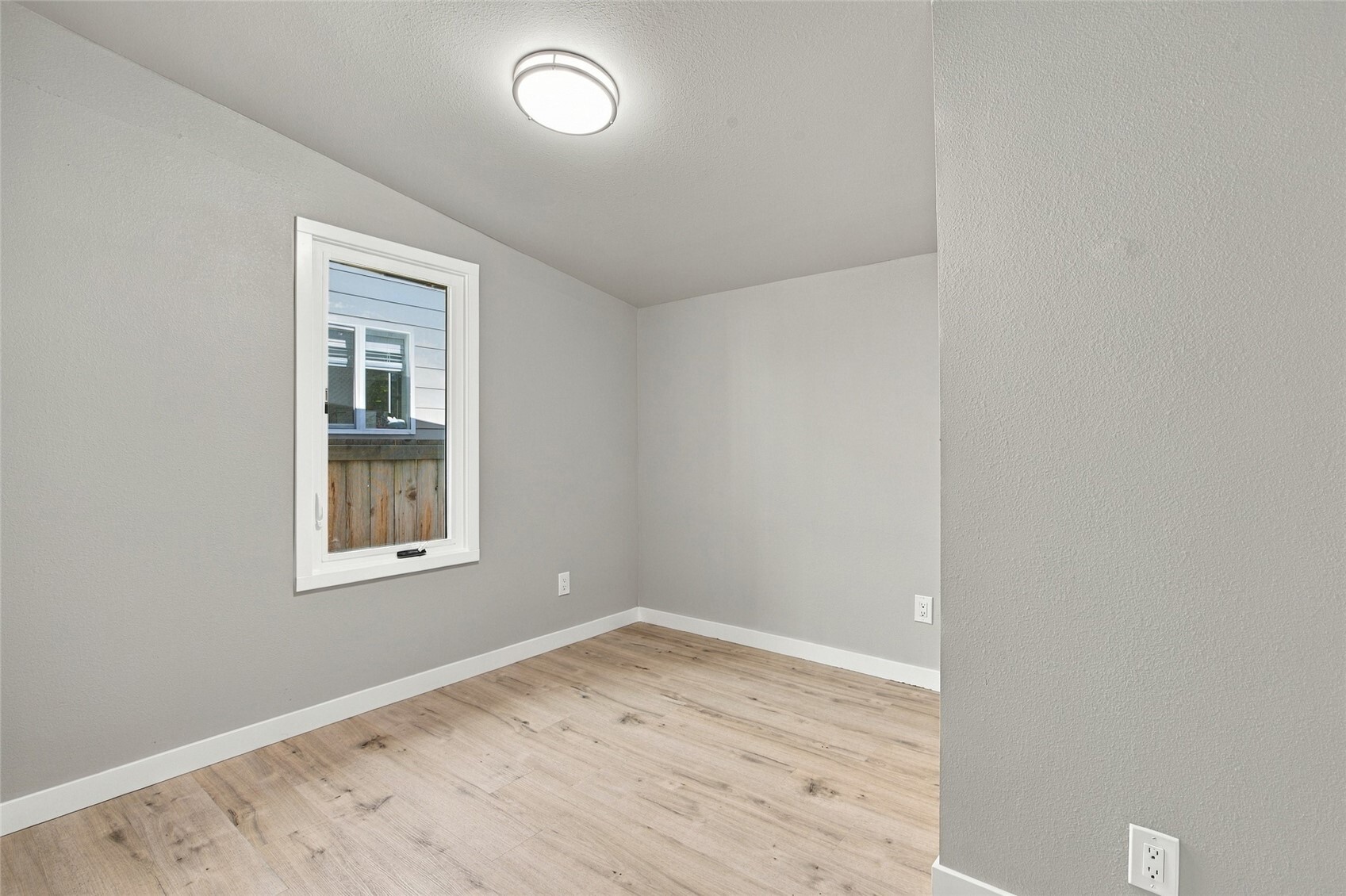 13036 56th Avenue Property Photo 15