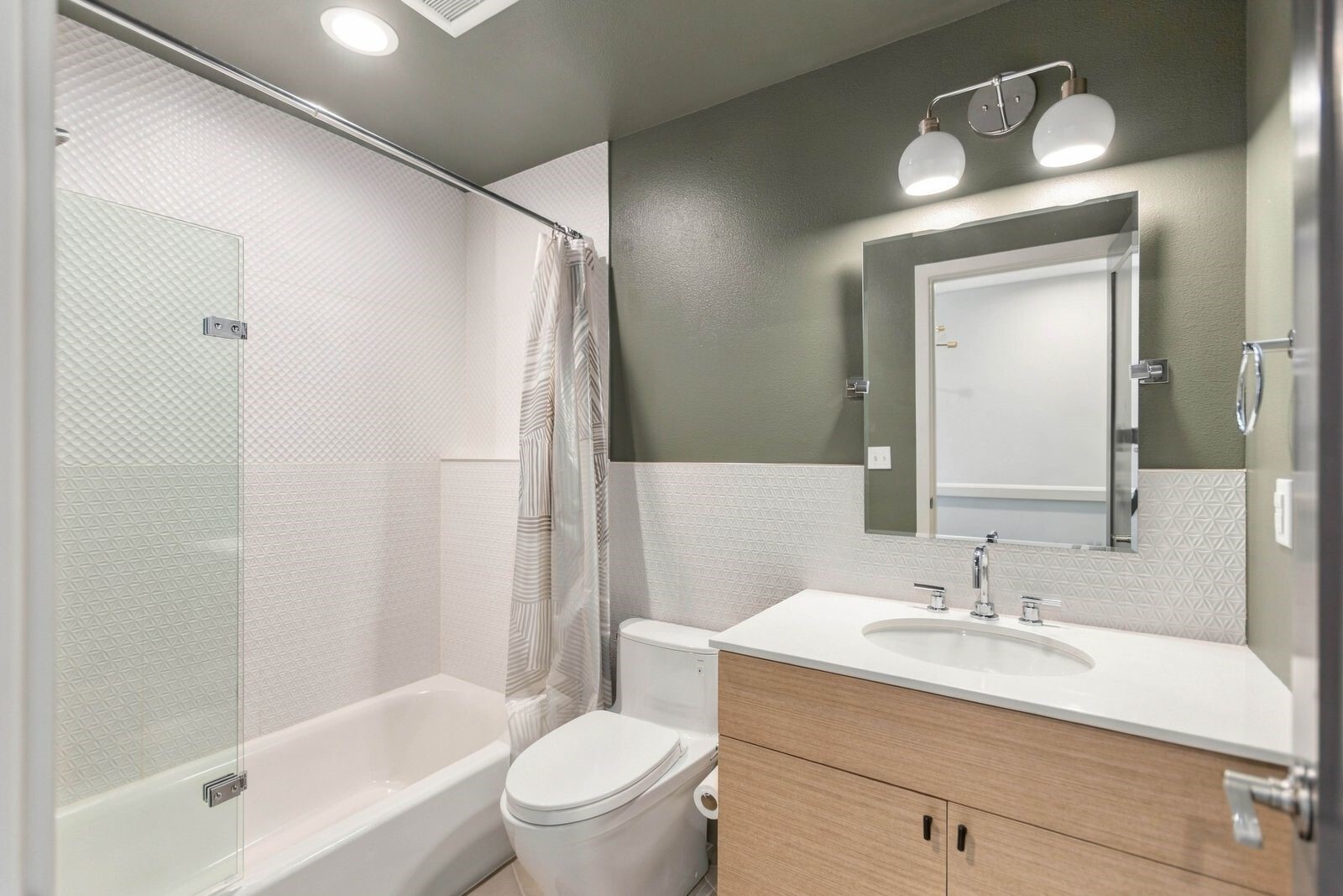 304 N 107th Street Property Photo 16