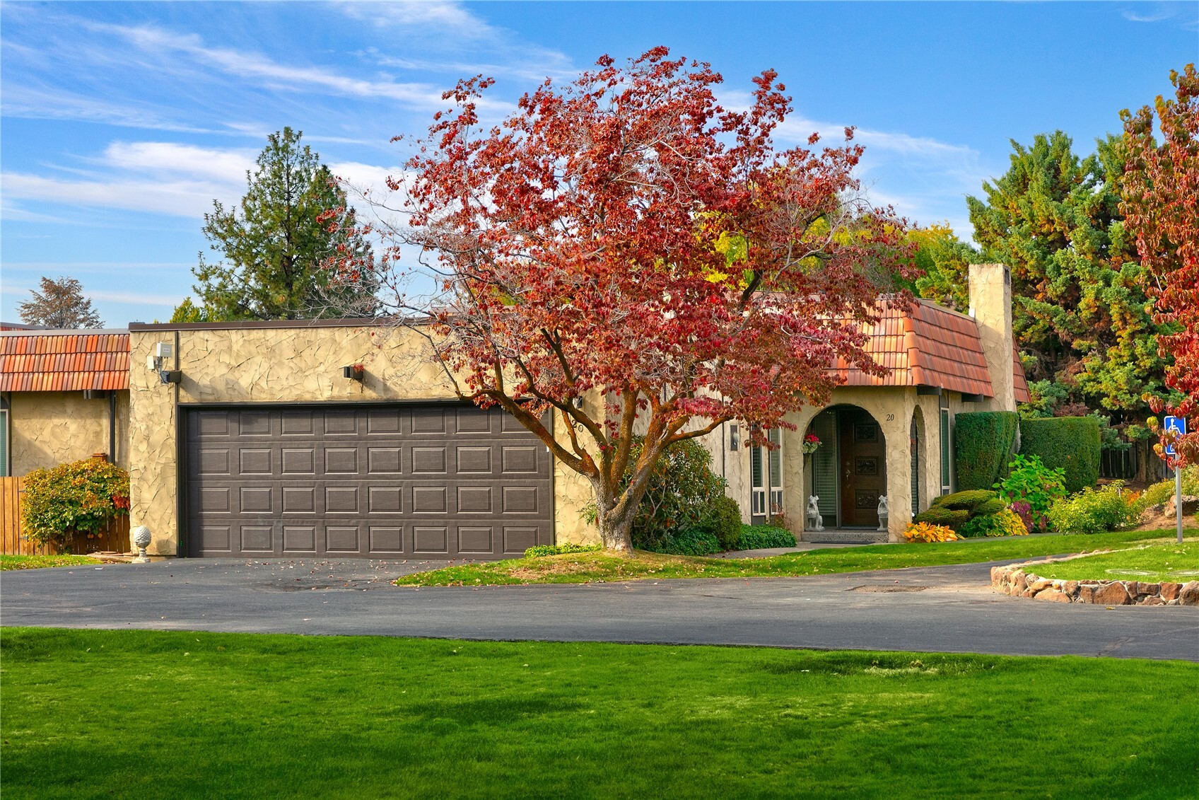 20 Crest Circle Property Photo 1