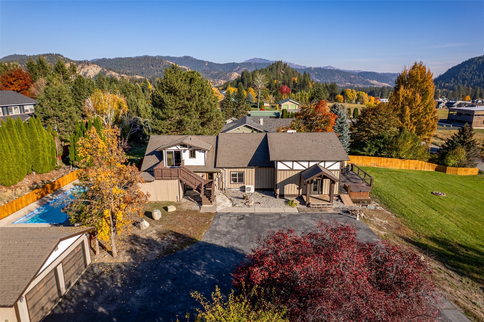 10285 Ski Hill Drive Property Photo 3