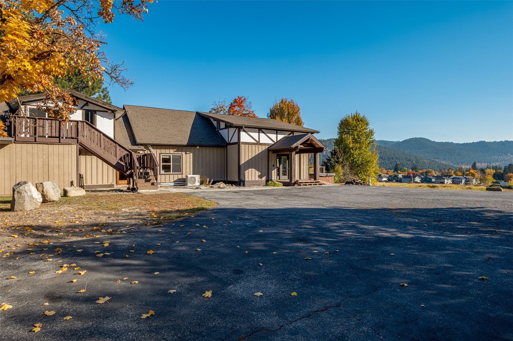 10285 Ski Hill Drive Property Photo 5