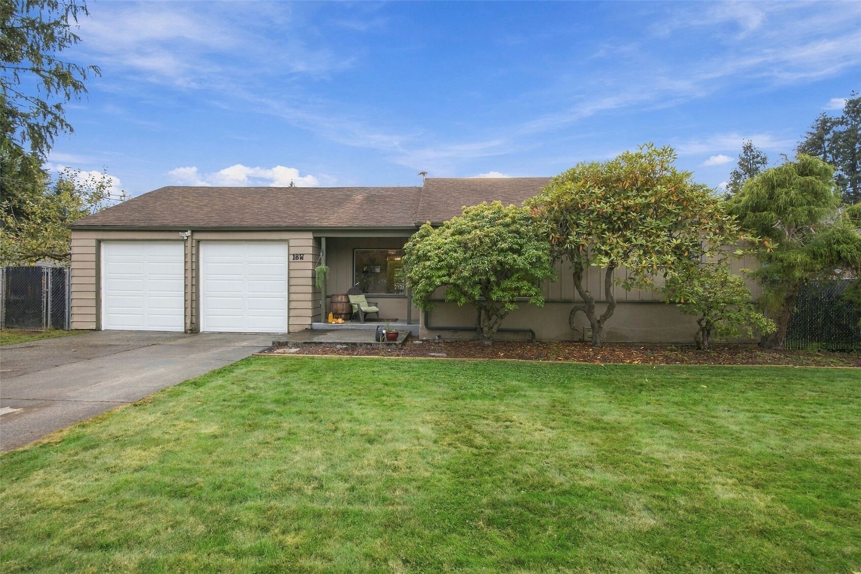 18 W Intercity Avenue Property Photo 1