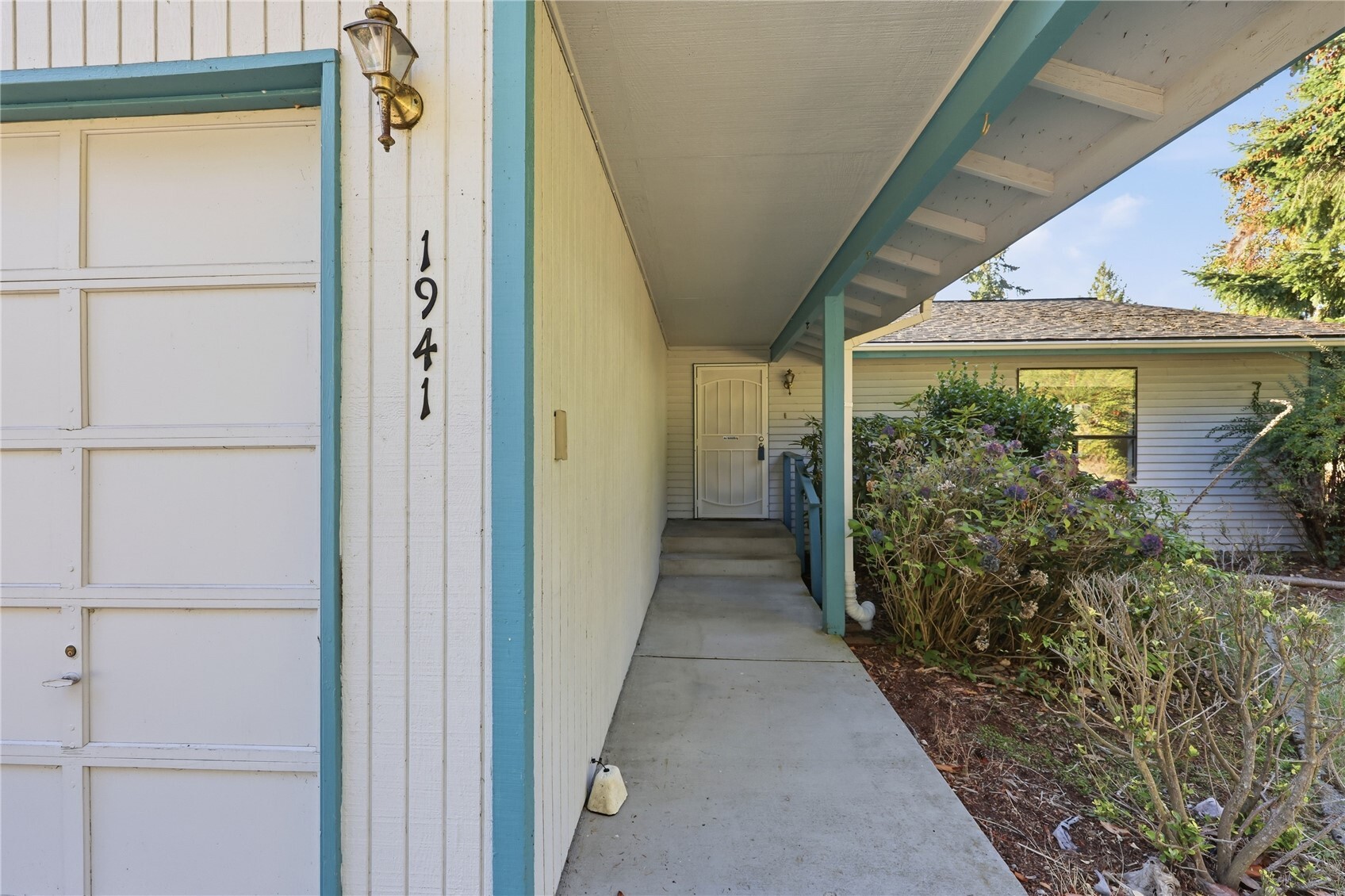 1941 Ne Warner Street Property Photo 3