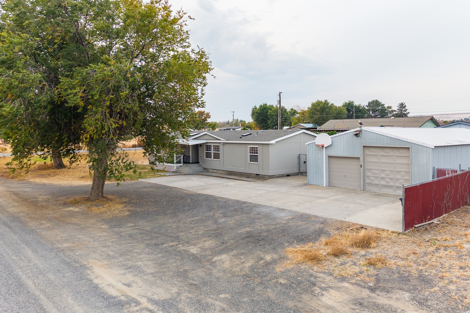 739 S 2nd Place Property Photo 1