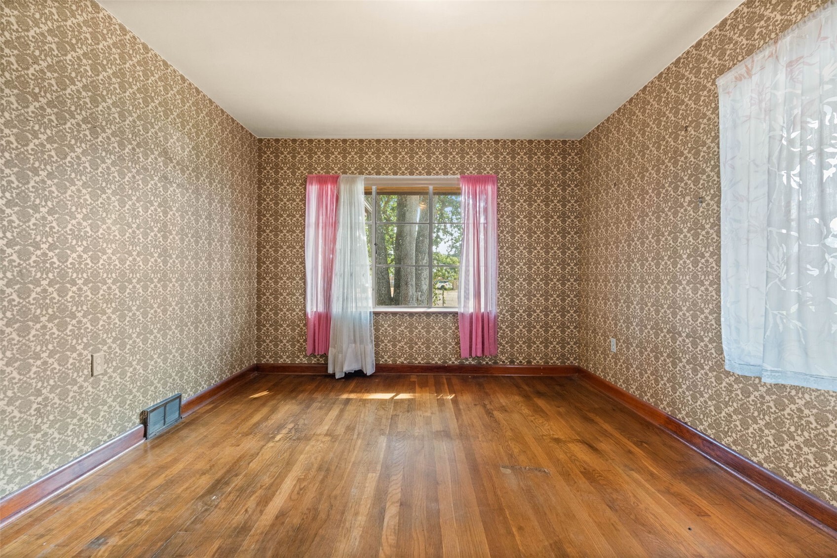 15202 Washington Avenue Property Photo 21