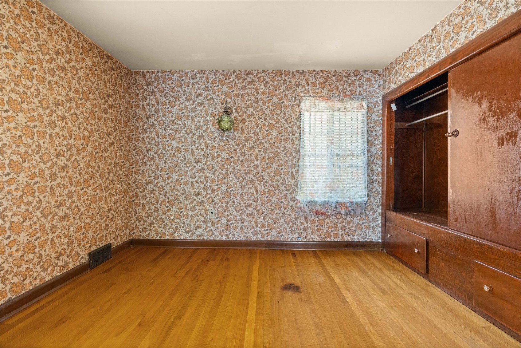 15202 Washington Avenue Property Photo 25
