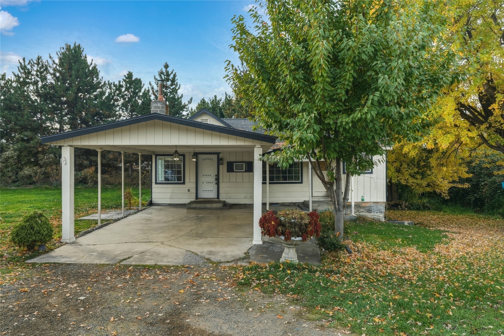 85183 Highway 11 Property Photo 2