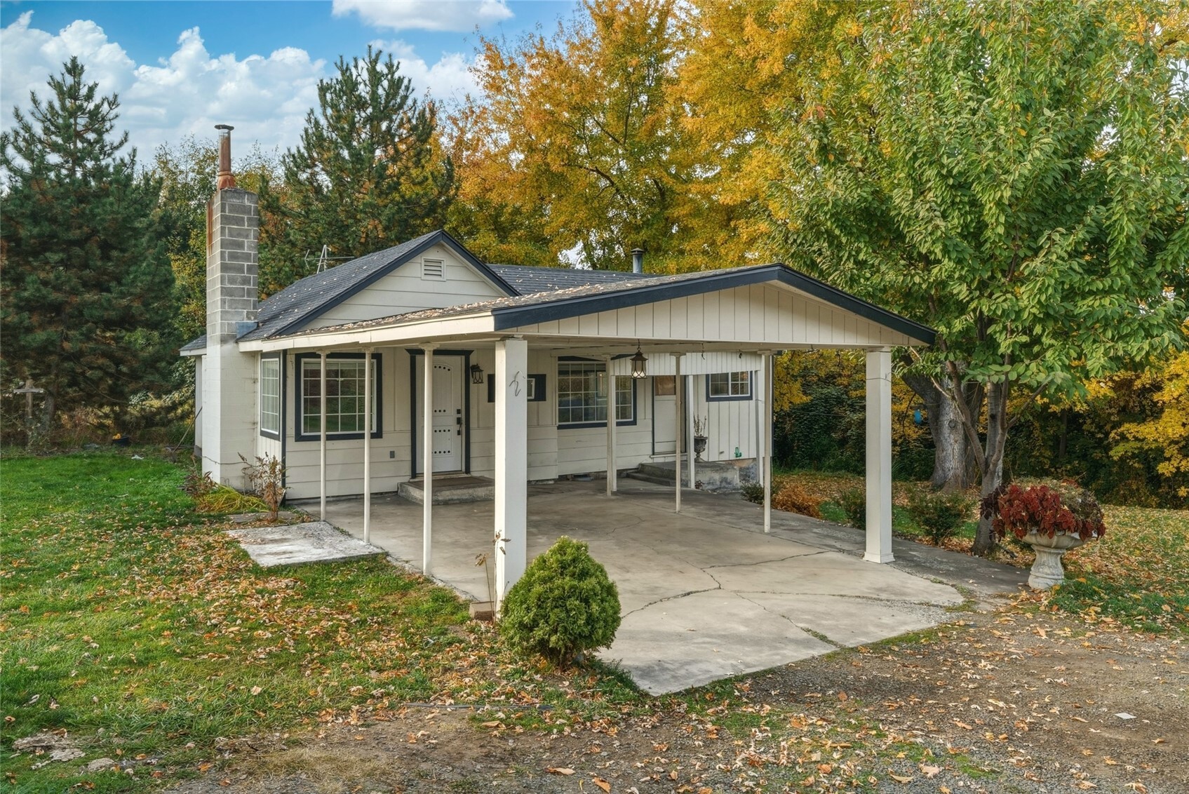 85183 Highway 11 Property Photo 4