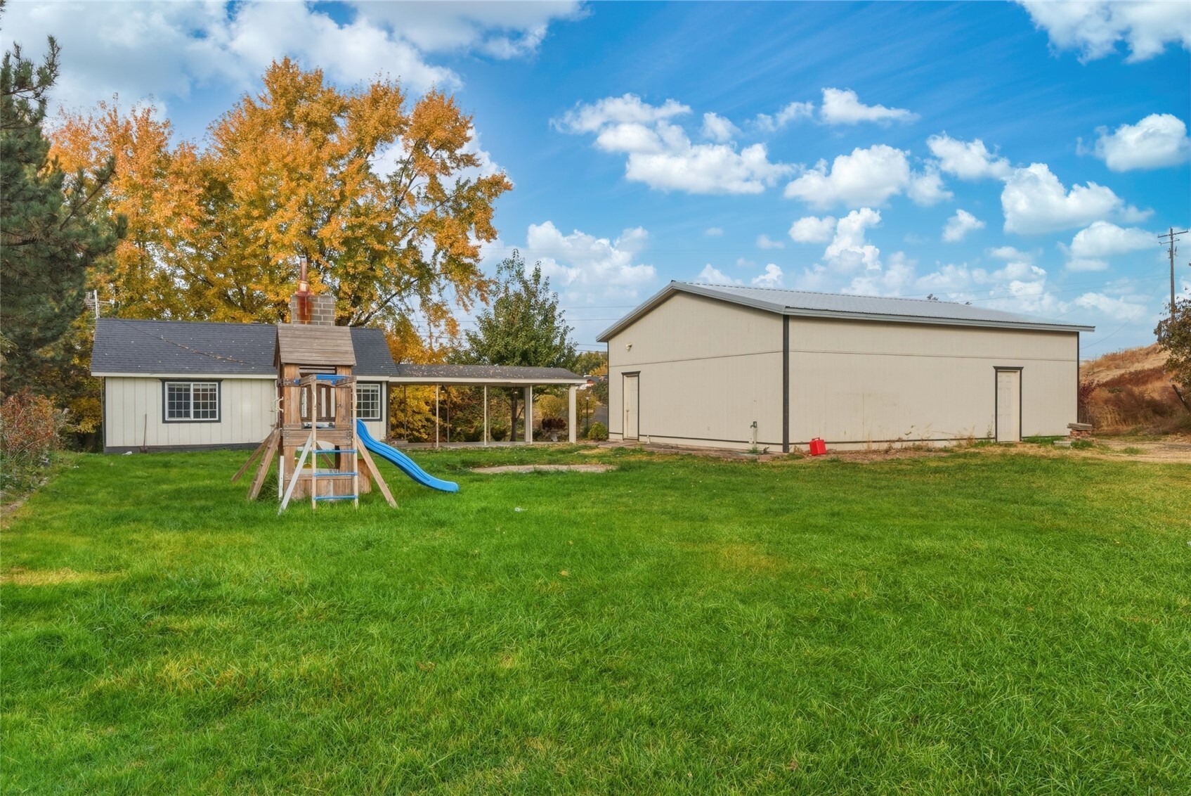 85183 Highway 11 Property Photo 5