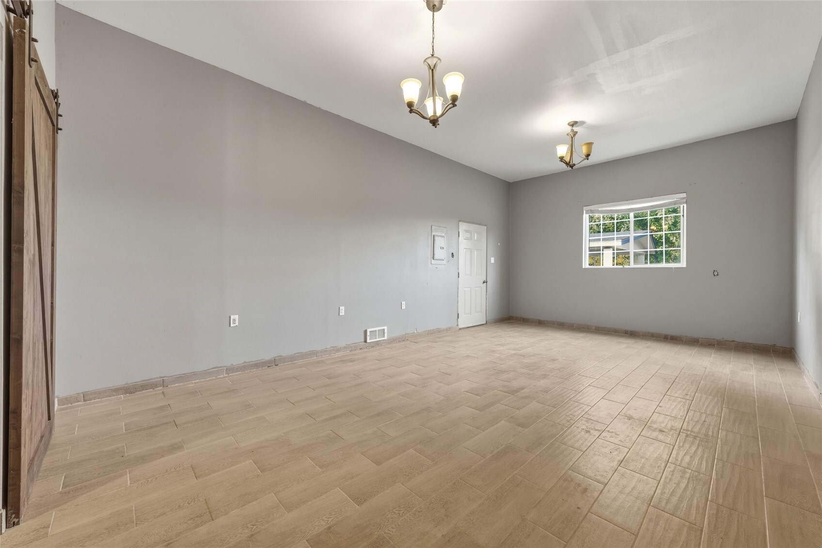 85183 Highway 11 Property Photo 23