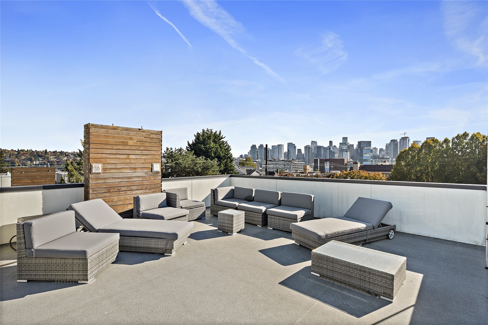 1209 6th Avenue Property Photo 3
