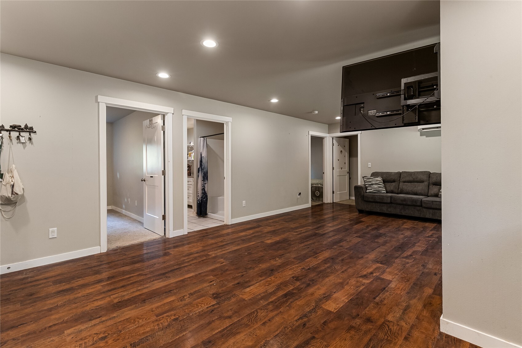 7943 Apache Drive Property Photo 4