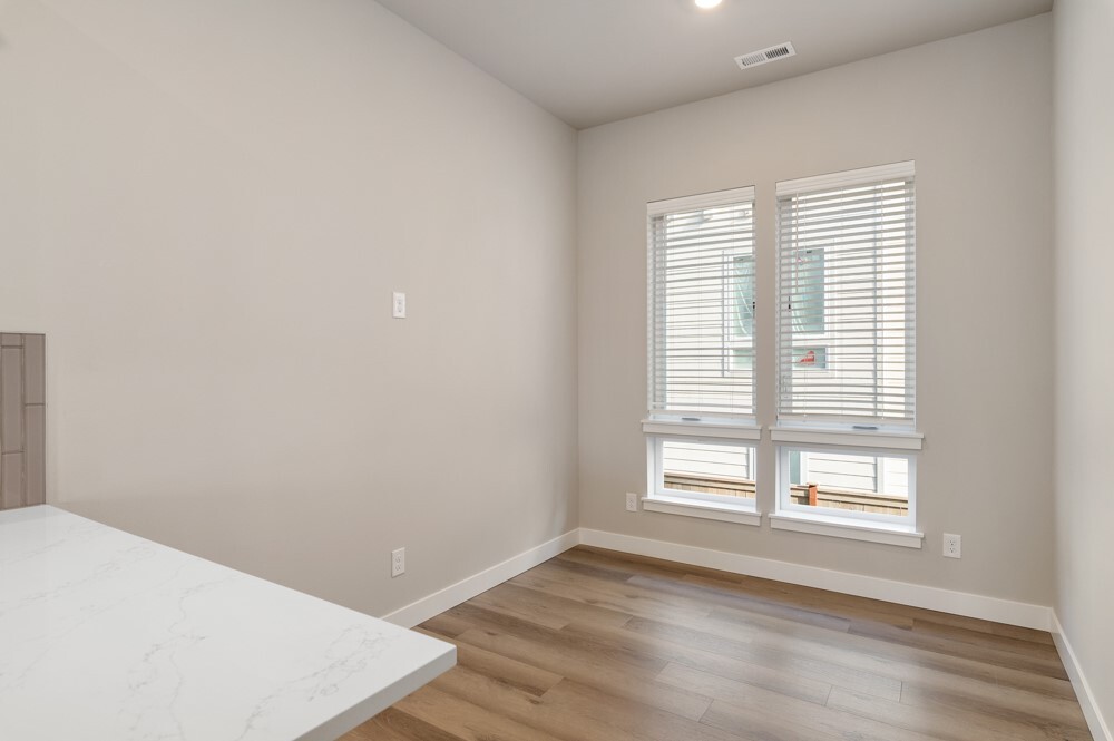 6613 S 128th Street Property Photo 2
