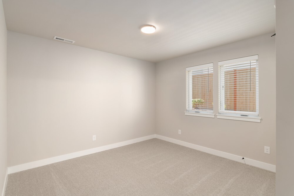 6609 S 128th Street Property Photo 3