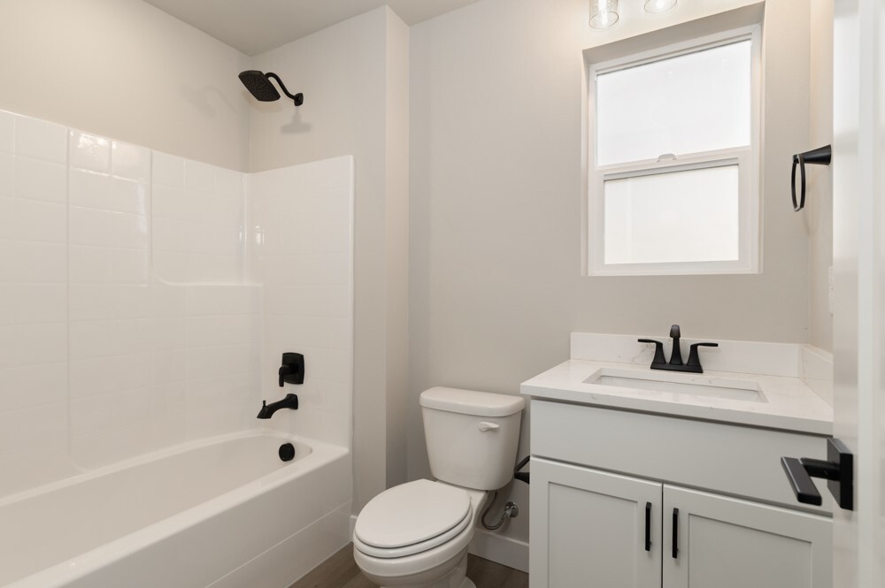 6609 S 128th Street Property Photo 4