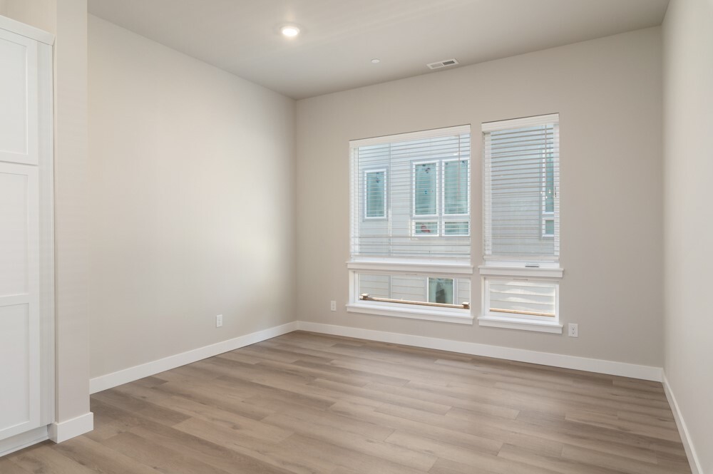 6609 S 128th Street Property Photo 9