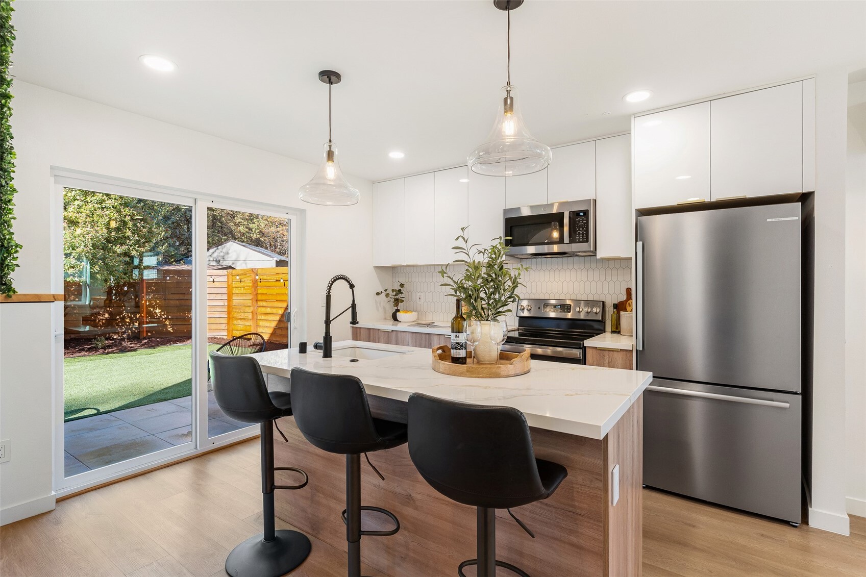 11020 17th Avenue Property Photo 5