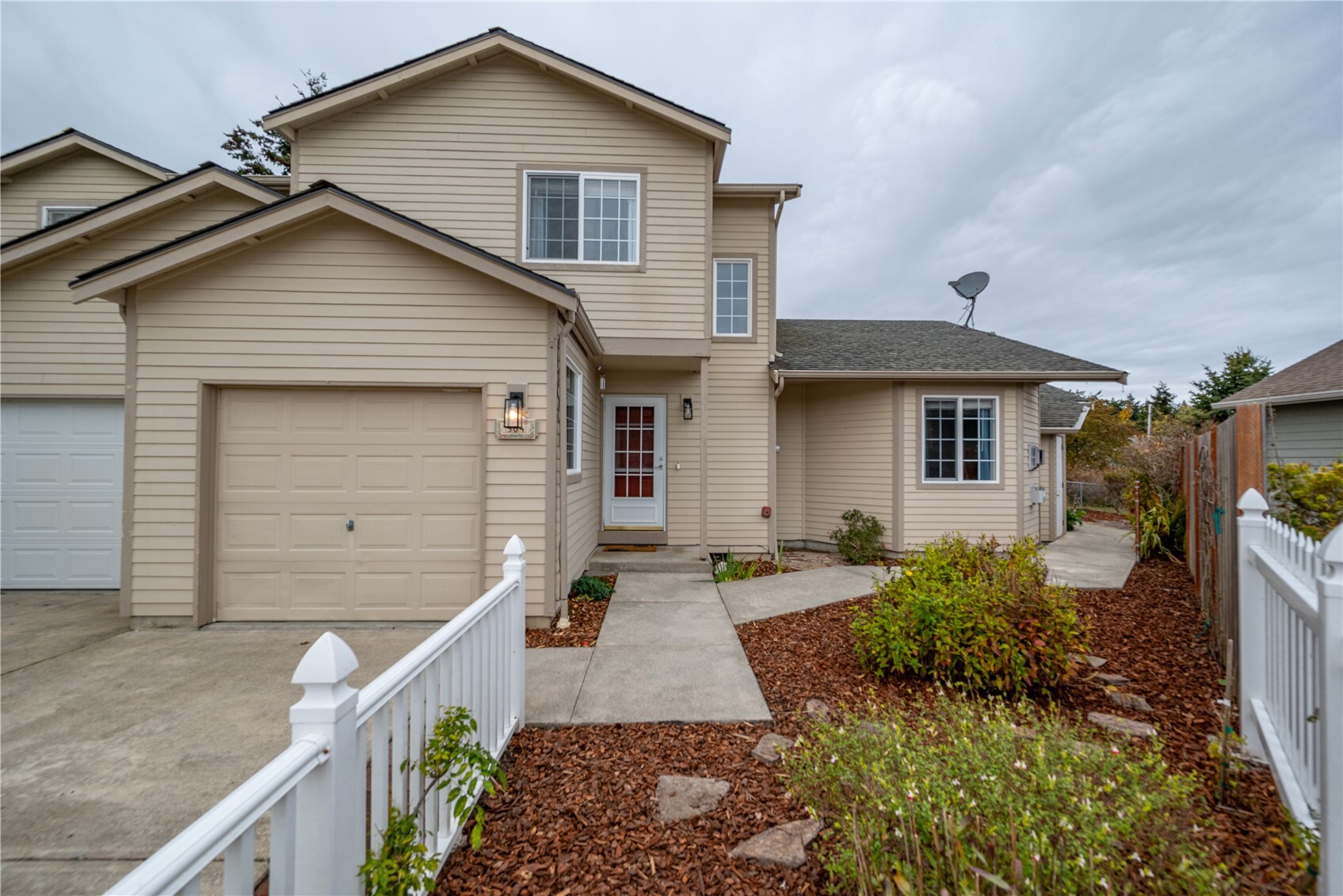 304 Nw Capstan Court Property Photo 1