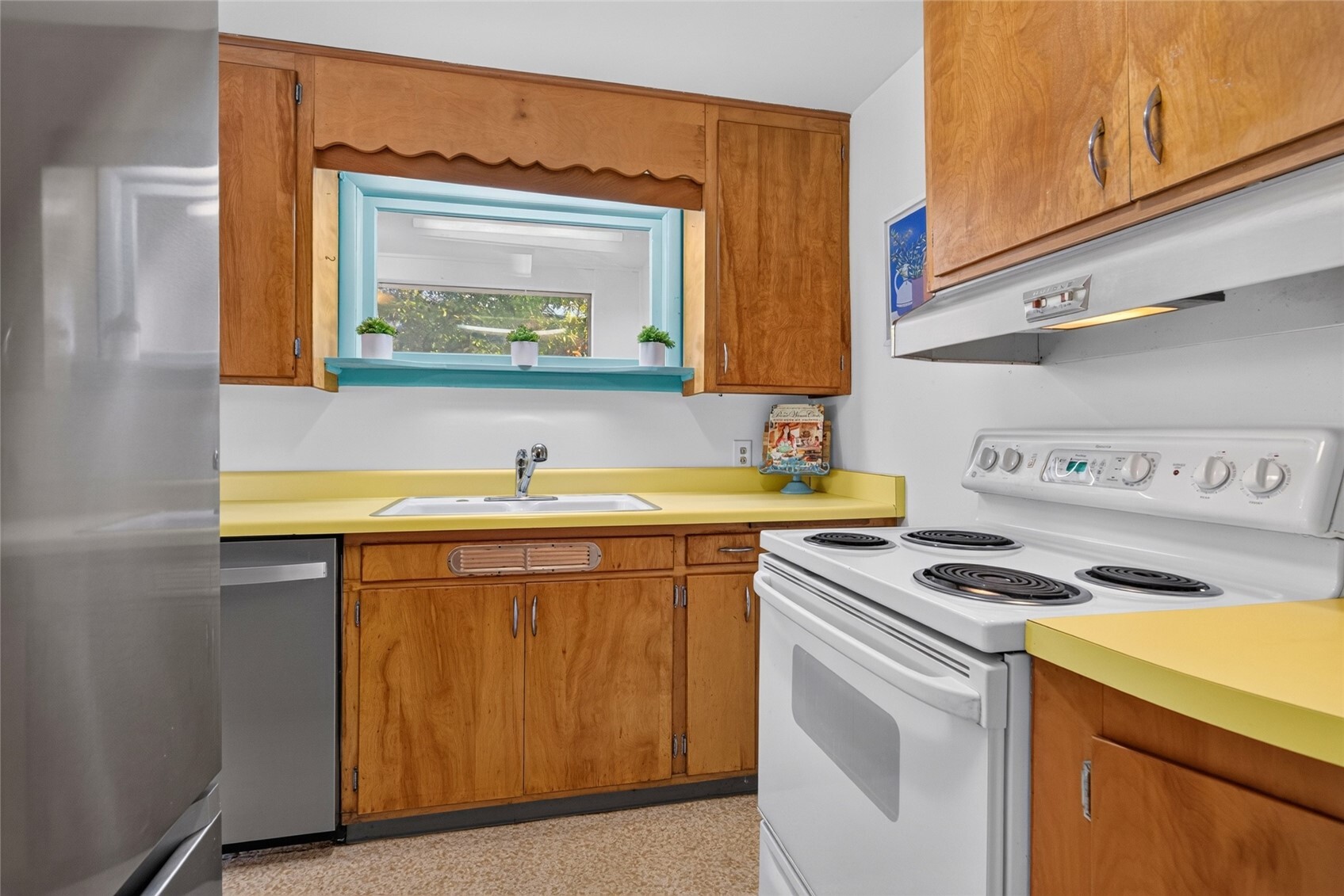 527 N 172nd Street Property Photo 15
