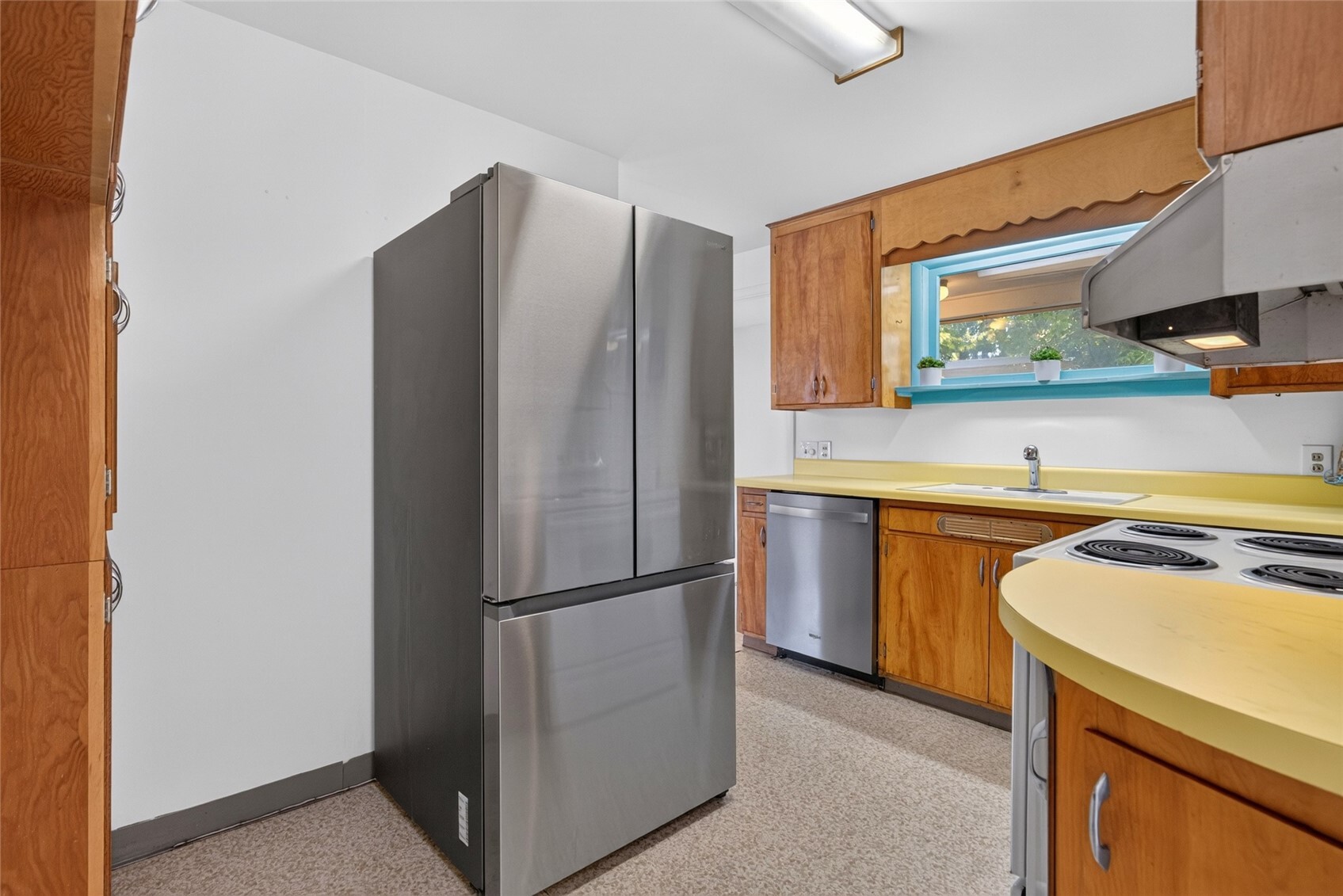 527 N 172nd Street Property Photo 16