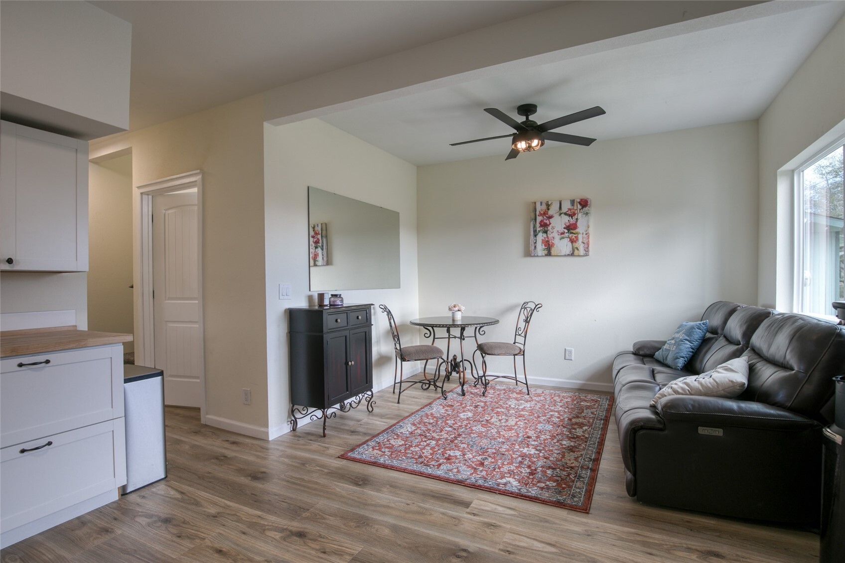 618 Randall Property Photo 3
