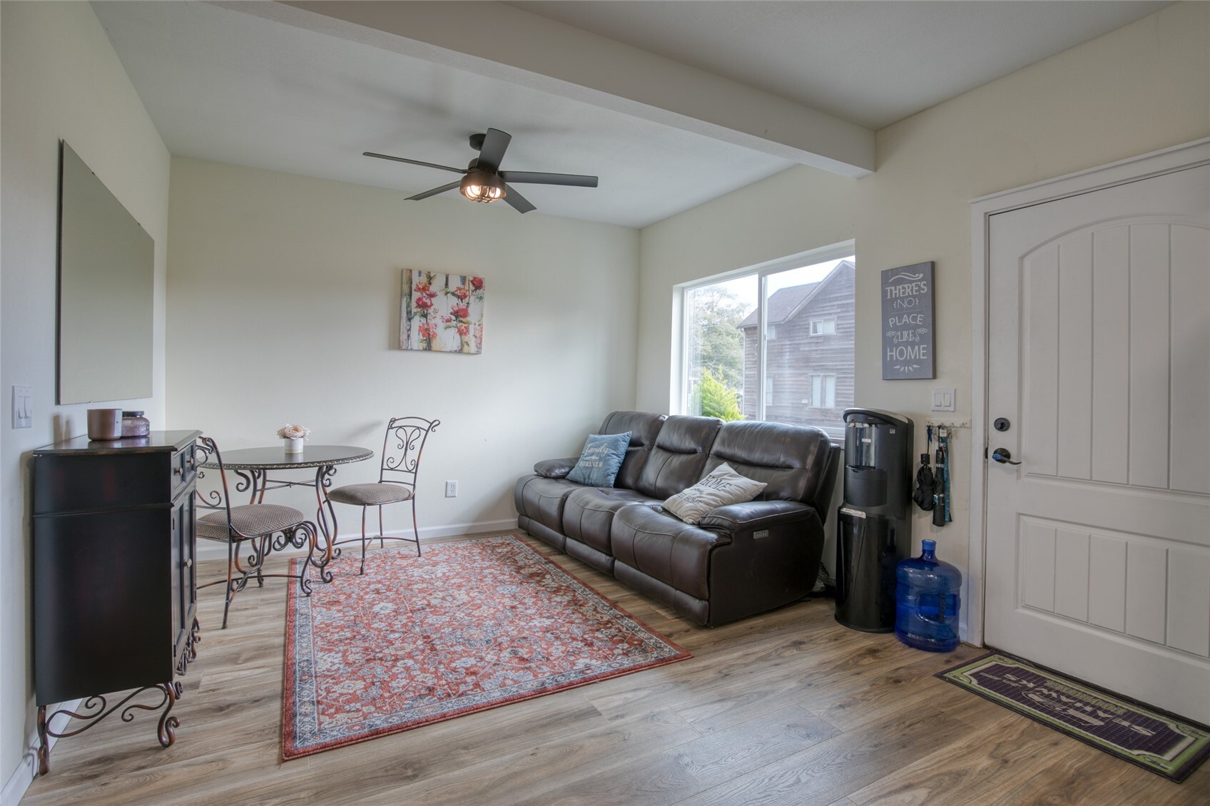 618 Randall Property Photo 5