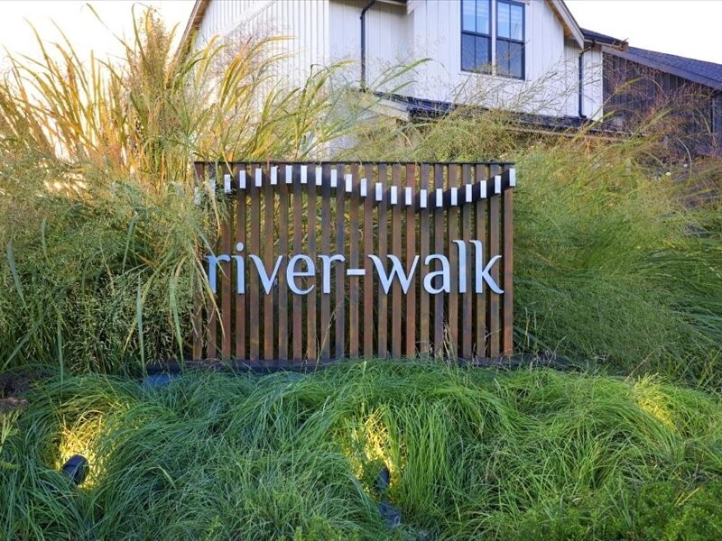 219 Skipping Stone Loop Property Photo 19
