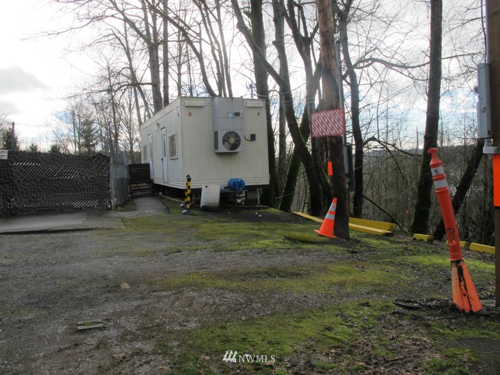2457 Kamber Road Property Photo 2