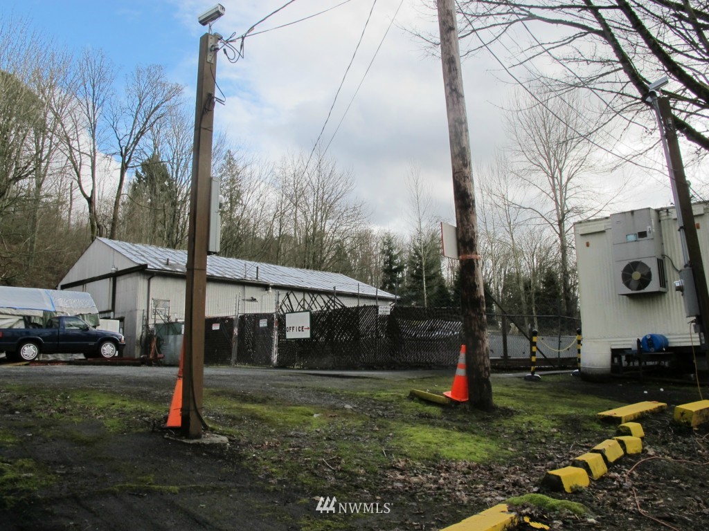 2457 Kamber Road Property Photo 3