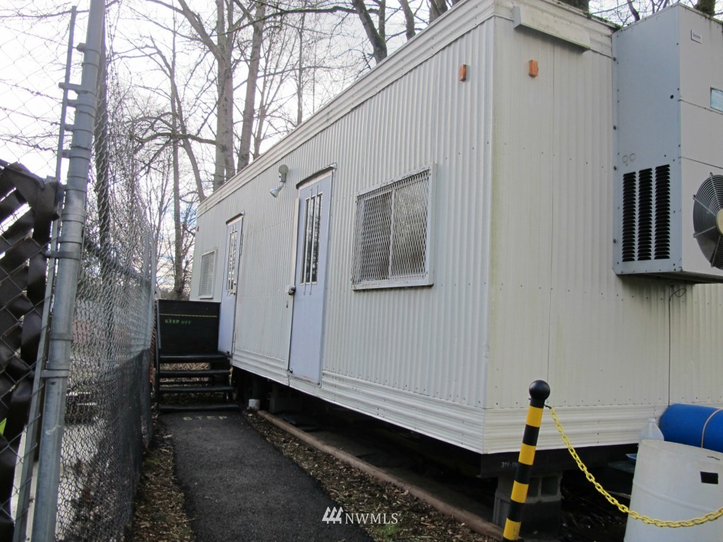 2457 Kamber Road Property Photo 4