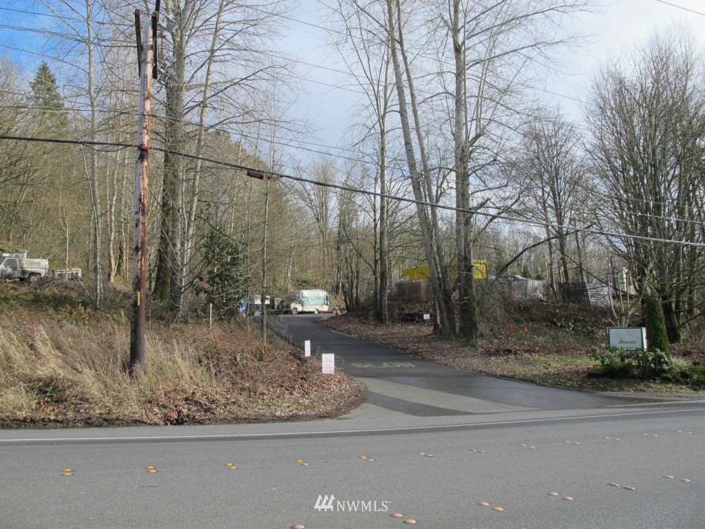 2457 Kamber Road Property Photo 8