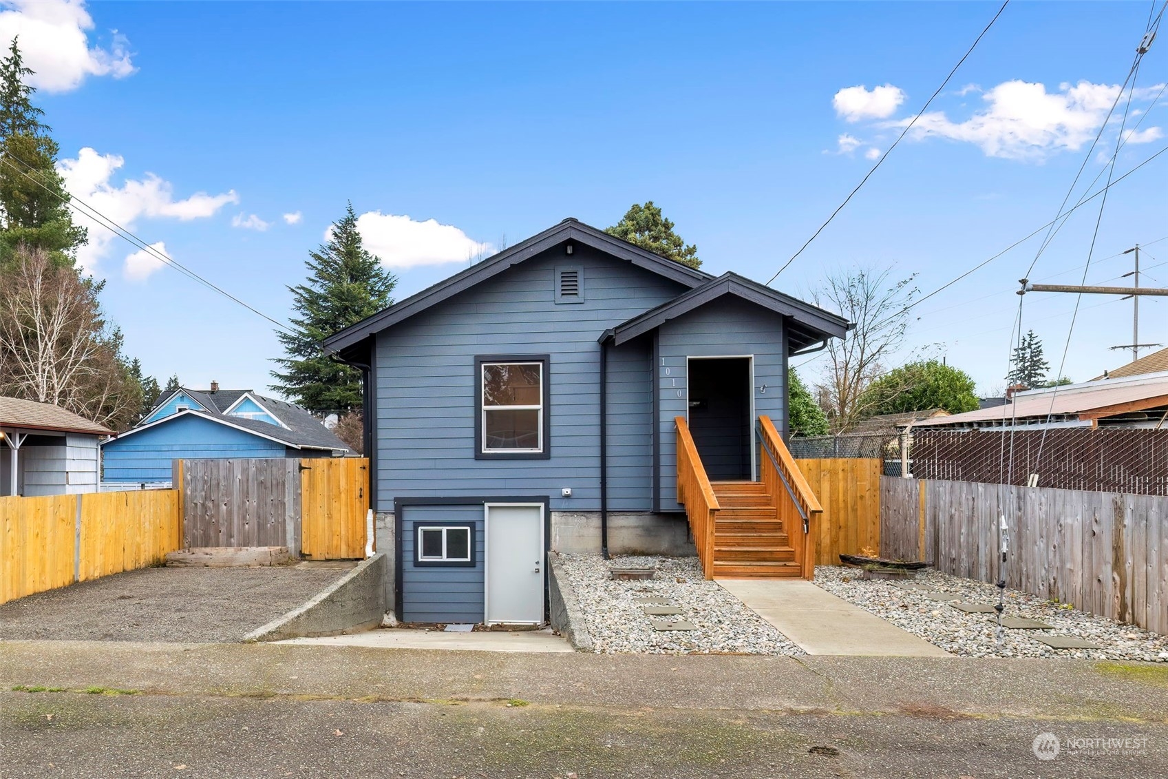 1010 Hewitt Avenue Property Photo 1