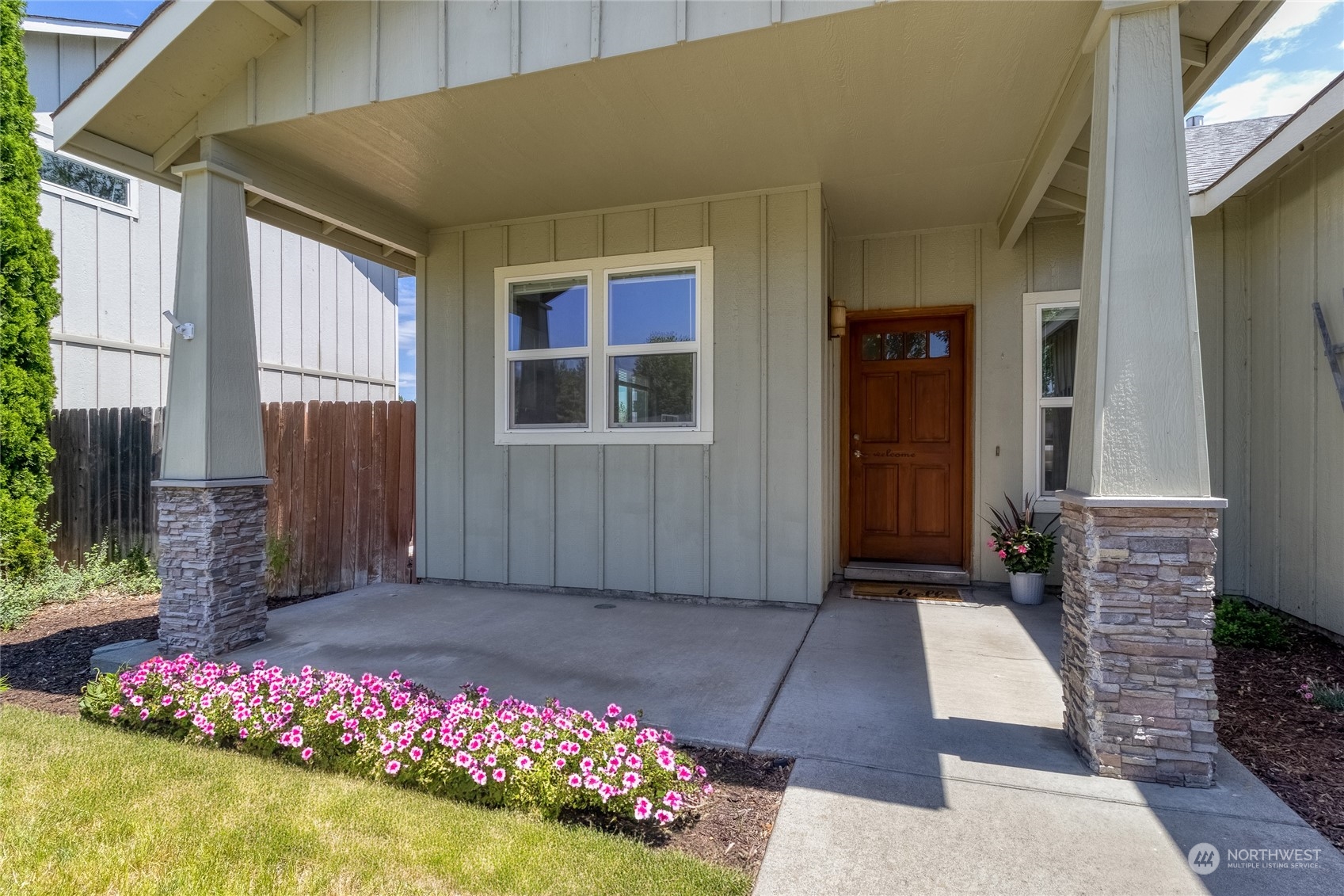 1223 Se Falbo Drive Property Photo 1