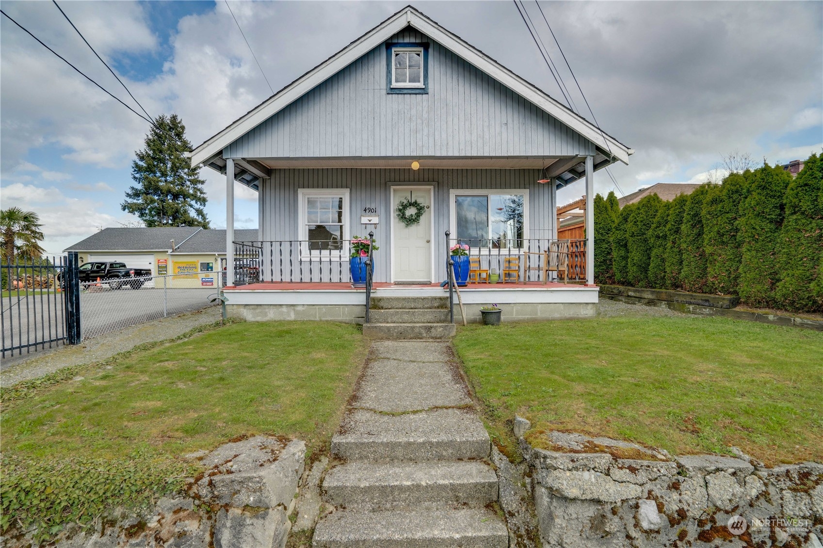 4901 N Pearl Street Property Photo 1