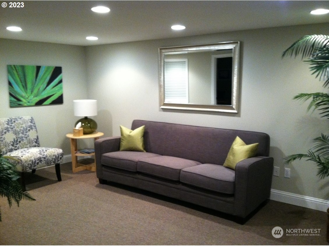 613 W 11th Street Property Photo 10