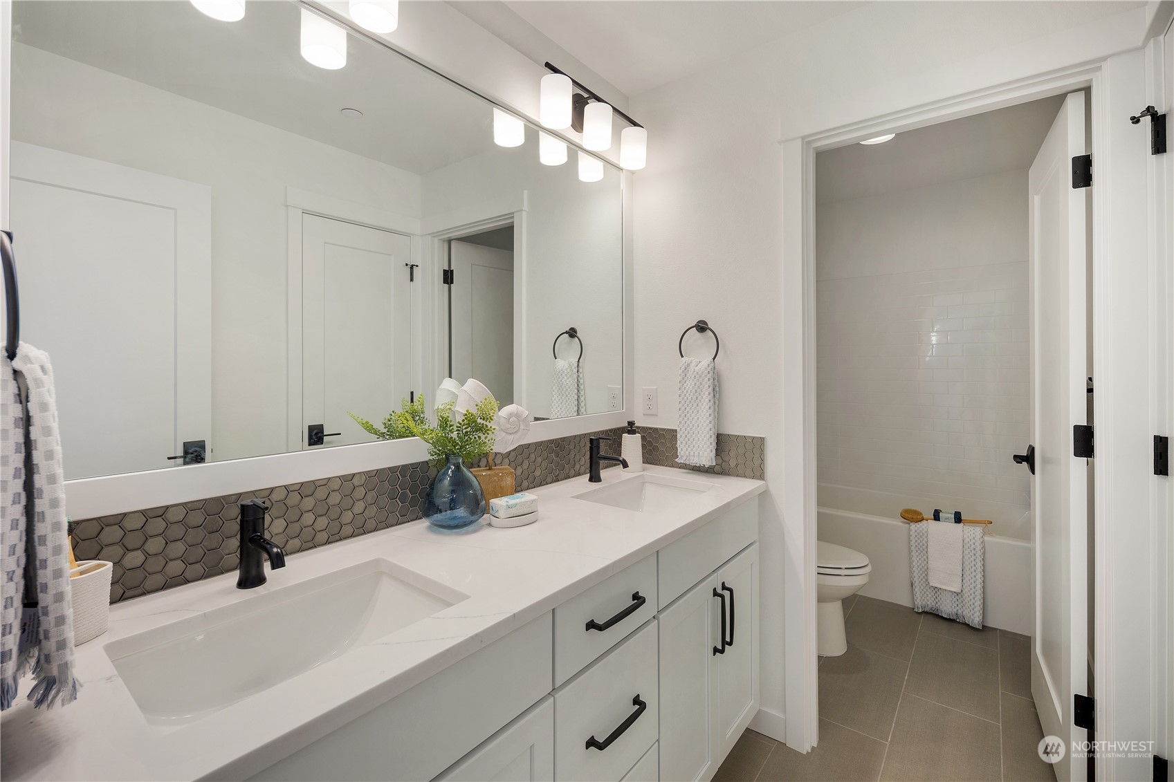 14021 Meridian Drive Property Photo 24